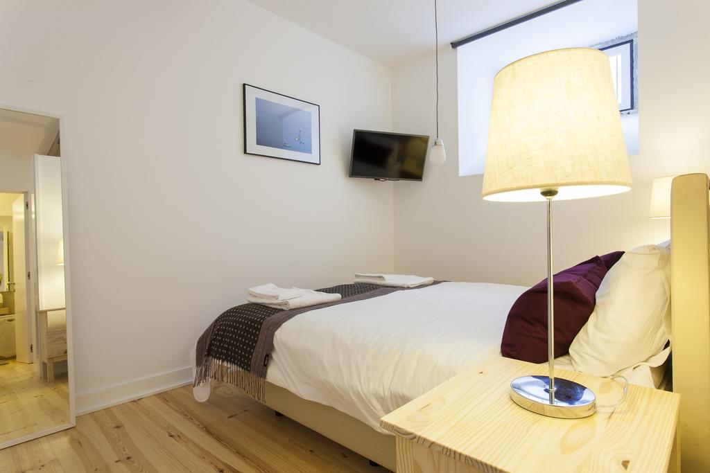 Joivy Cosy 1-Bed Flat With Workspace In Santa Catarina, Moments From Luis De Camoes Sq Lisabona Cameră foto