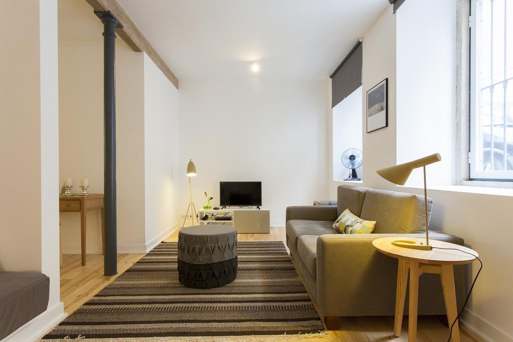 Joivy Cosy 1-Bed Flat With Workspace In Santa Catarina, Moments From Luis De Camoes Sq Lisabona Cameră foto