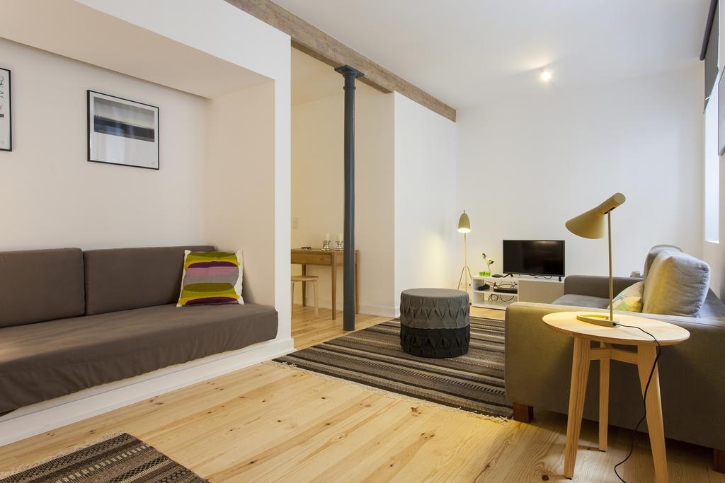 Joivy Cosy 1-Bed Flat With Workspace In Santa Catarina, Moments From Luis De Camoes Sq Lisabona Cameră foto