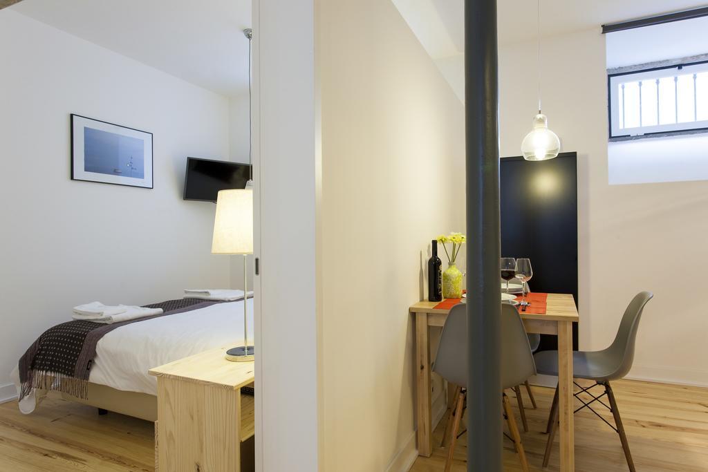 Joivy Cosy 1-Bed Flat With Workspace In Santa Catarina, Moments From Luis De Camoes Sq Lisabona Cameră foto