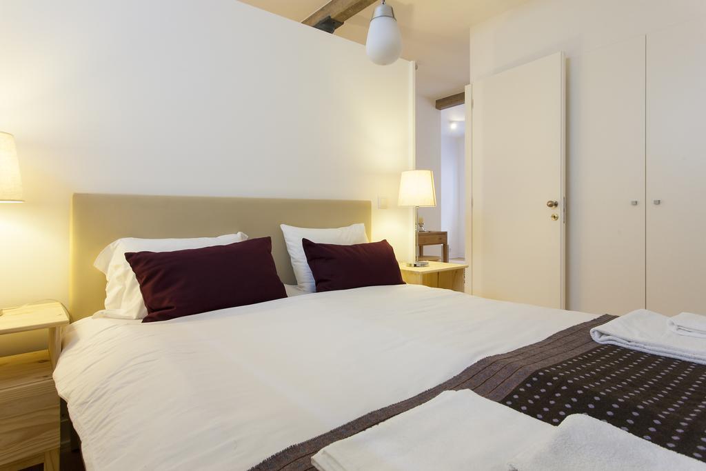 Joivy Cosy 1-Bed Flat With Workspace In Santa Catarina, Moments From Luis De Camoes Sq Lisabona Cameră foto